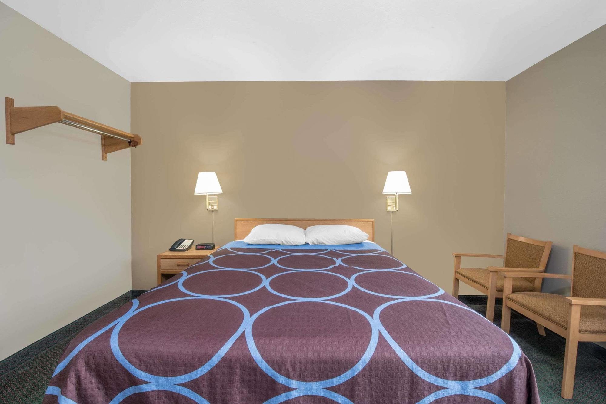 Northwoods Inn And Suites Ely Ngoại thất bức ảnh