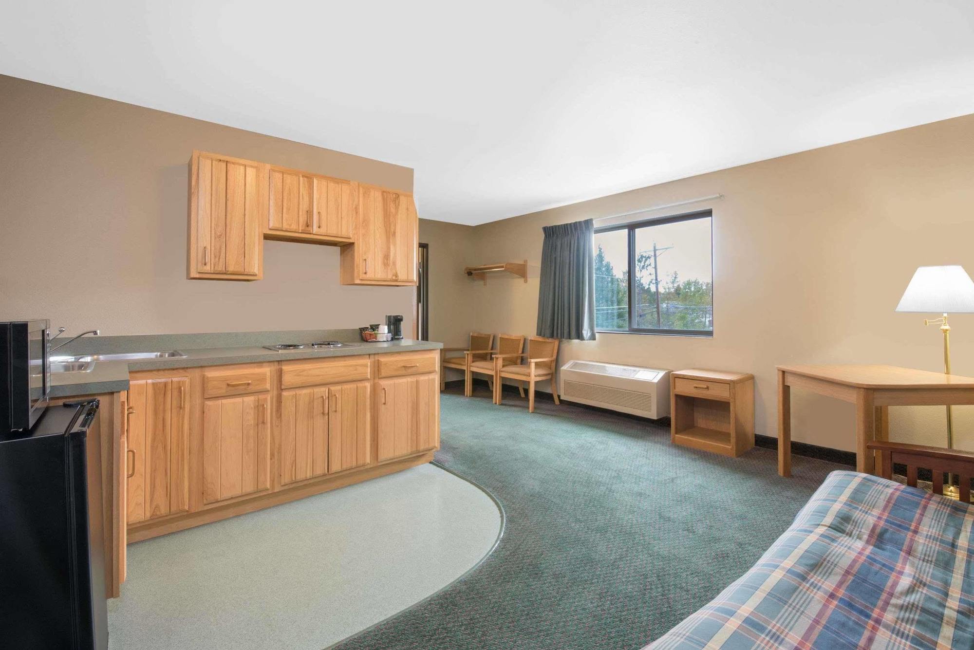 Northwoods Inn And Suites Ely Ngoại thất bức ảnh