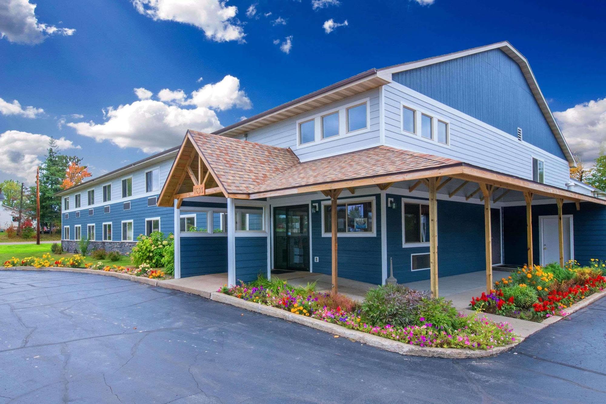 Northwoods Inn And Suites Ely Ngoại thất bức ảnh