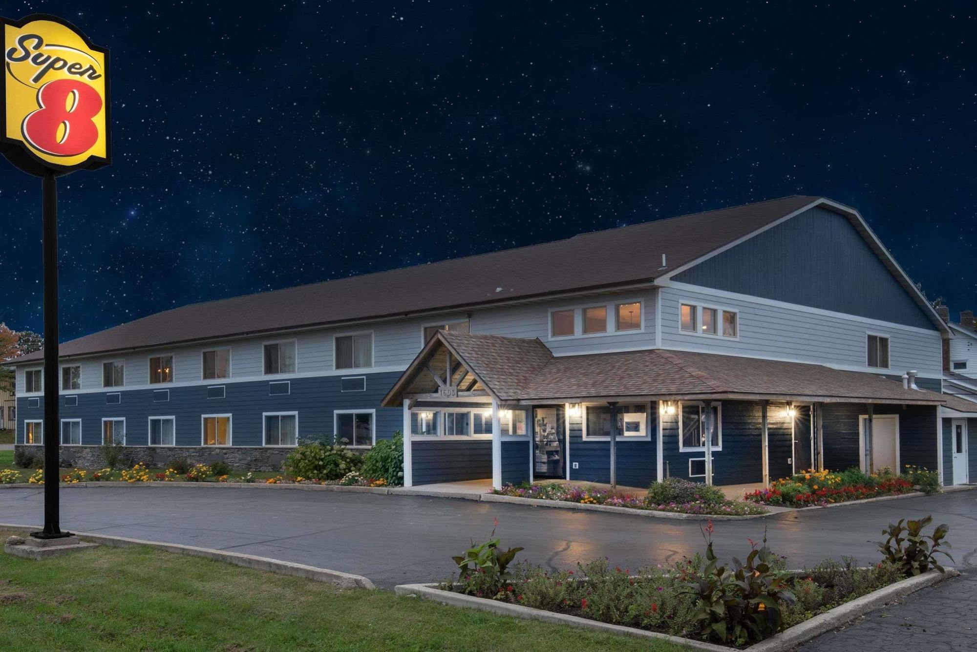 Northwoods Inn And Suites Ely Ngoại thất bức ảnh